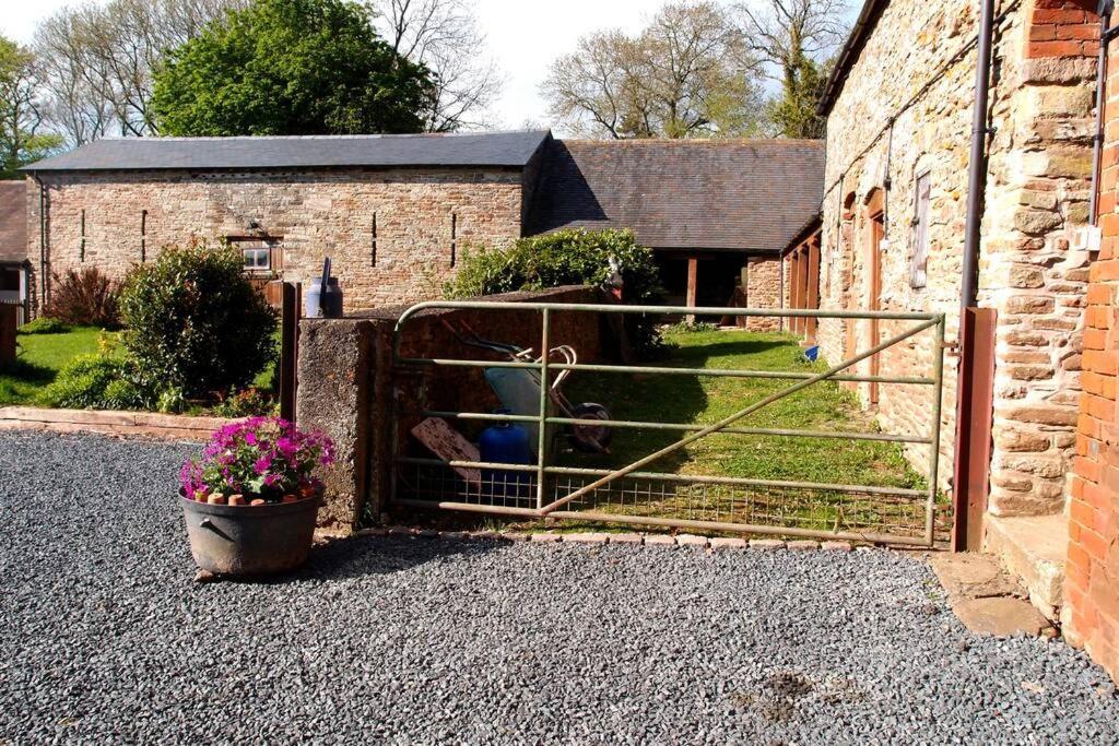 Upper Heath Farm - Stable Cottage Ludlow Craven Arms Extérieur photo